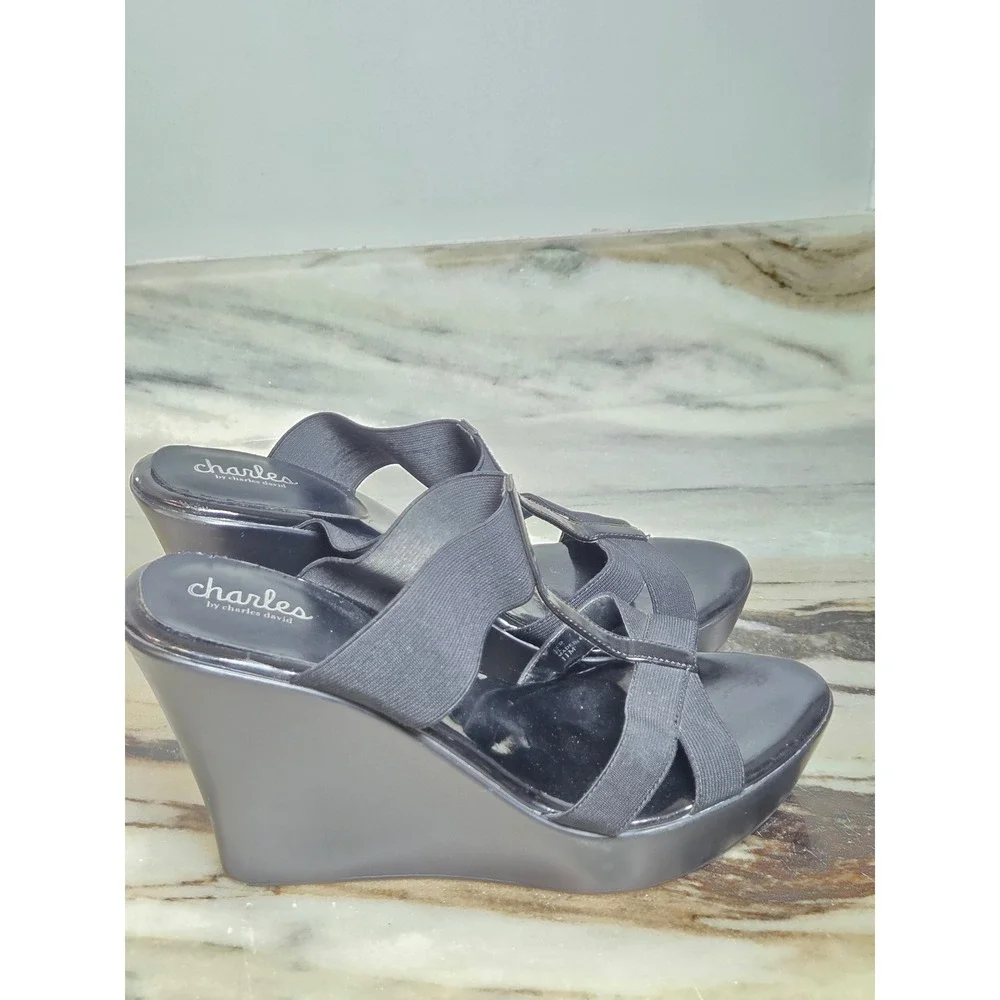 Charles by Charles‎ David Black Elastic Wedge Sandals Size 11M Patent T-Strap